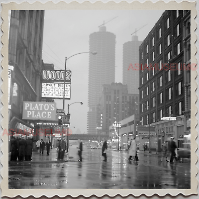 40s USA America CHICAGO STREET SCENE DOWNTOWN SHOP RAIN Vintage Photograph S8243