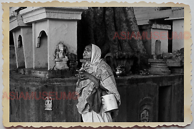 40s Women Lady Ganesh Temple Tree Pray Street Road B&W Vintage INDIA Photo #5