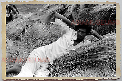 40s Street Scene Calcutta Gay Topless Man Lying Down B&W Vintage INDIA Photo 522