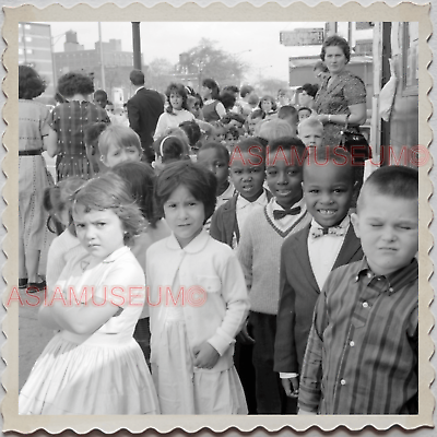 40s CHICAGO CHILDREN BOYS GIRLS DOWNTOWN STREET SCENE USA  Vintage Photo S9333