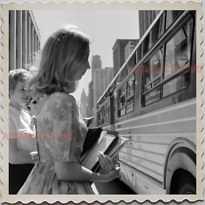 40s USA America CHICAGO Young Women Lady Bus Street Vintage Old Photograph S8110