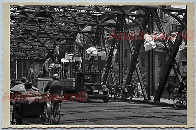 WW2 CHINA SHANGHAI STREET SCENE TRAFFIC CAR BRIDGE MAN Vintage Photo 中国上海老照片 318