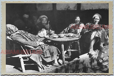 WW2 CHINA GROUP MAN TEA TIME CAFE RESTAURANT WAR Old Vintage Photo A02 中国旧老照片