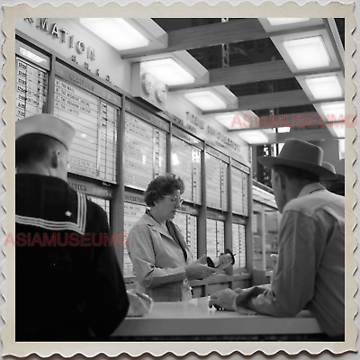 40s USA America CHICAGO TRAIN UNION STATION SHOP WOMEN  Vintage Photograph S8221