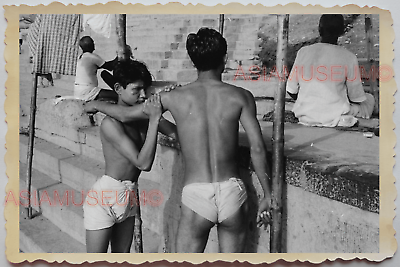 40s PORTRAIT STREET River GAY BOMBAY Topless Man B&W Vintage INDIA Photo 354