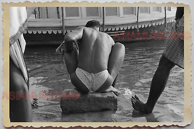 40s MAN PORTRAIT STREET SCENE GAY Topless Pray Temple B&W Vintage INDIA Photo 70