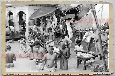 40s Devotee Street Scene Calcutta Gay Topless Man B&W Vintage INDIA Photo 436