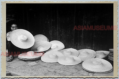 WW2 CHINA STREET SCENE STRAW HAT VENDOR SELLER MAN OLD Vintage Photo A09 中国旧老照片