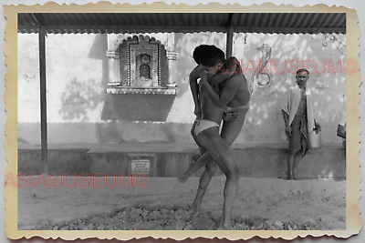 40s PORTRAIT STREET WRESTLING GAY BOMBAY Topless Man B&W Vintage INDIA Photo 102