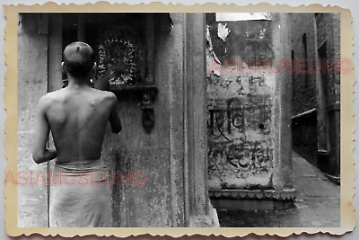 40s Devotee Gay Painted Face Party Pray Hug Street Scene Vintage INDIA Photo 836