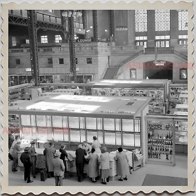 40s USA America CHICAGO TRAIN UNION STATION SHOP  Vintage Old Photograph S8146