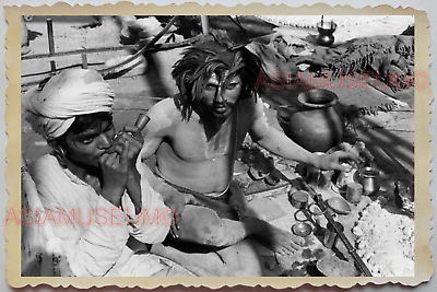 40s Street Scene Devotee Man Gay Shop Topless Portrait Vintage INDIA Photo 778