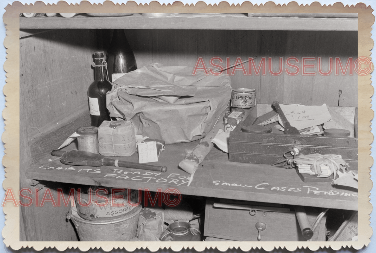 WW2 BRITISH OPIUM DEN MAN SMOKING PIPE TOOLS CANS VINTAGE SINGAPORE PHOTO 30455