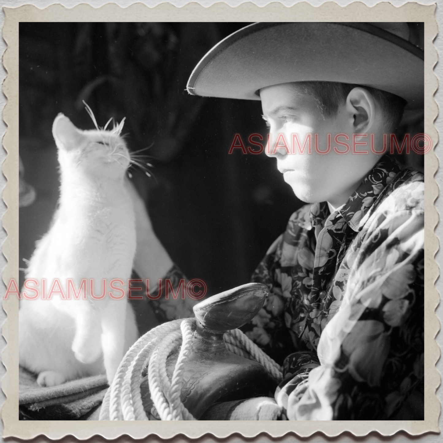 50s AUGUSTA KRONE RANCH COWBOY CAT BARN ROPE VINTAGE OLD USA AMERICA Photo 11578