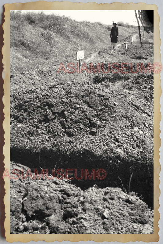 40s Vietnam HANOI WAR AIR RAID SHELTER BUNKER TUNNEL SOLDIER Vintage Photo 04325