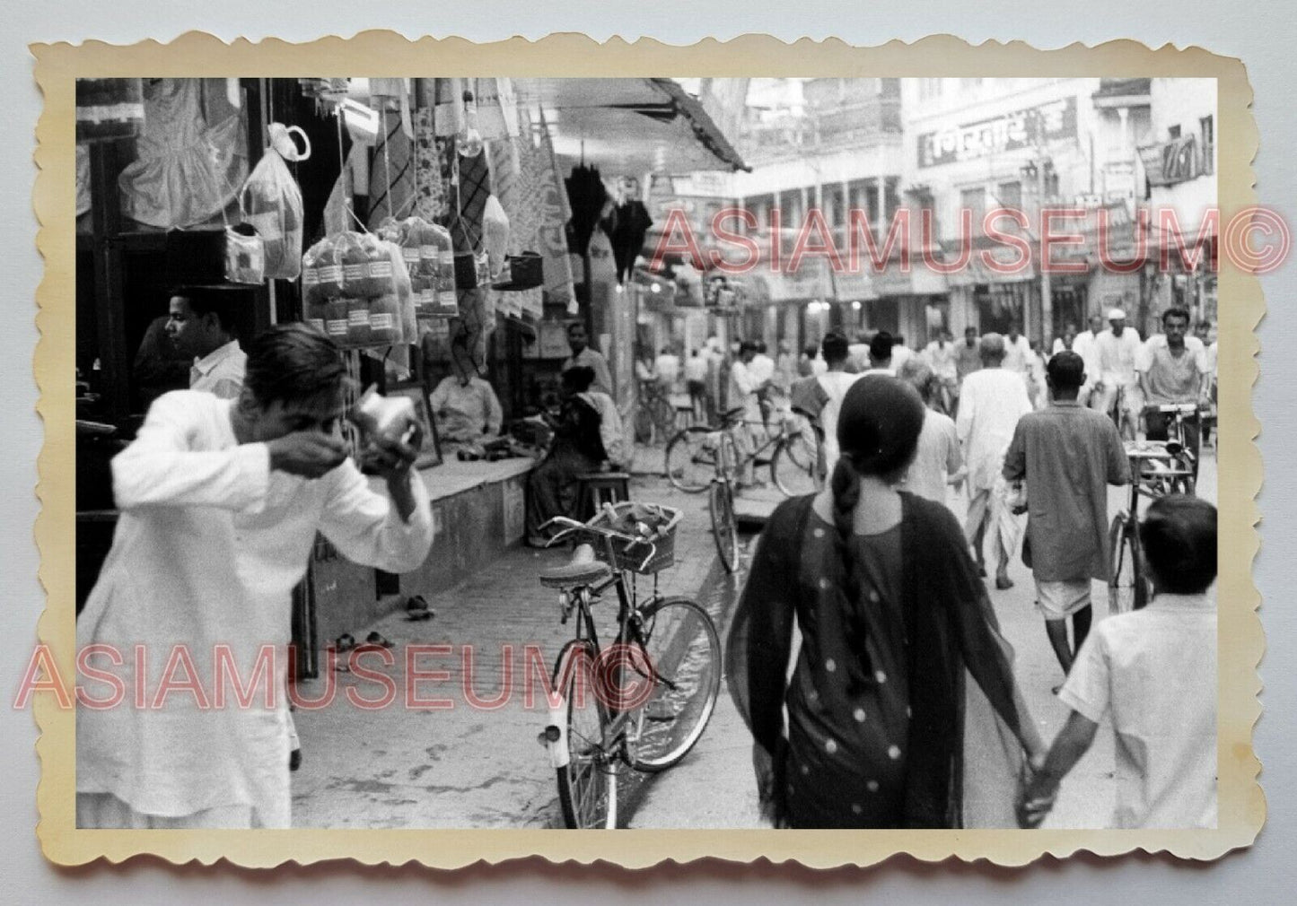 1940s KOLKATA STREET SCENE RAINING WOMEN BICYCLE SHOP Vintage INDIA Photo #1152