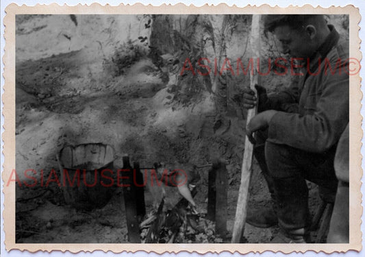 WWii D-DAY NORMANDY EUROPE ARMY Soldier Tunnel Barbeque BBQ Chicken Photo A104