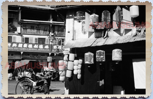 WW2 STREET LANTERN PRAY SHOP STORE RICKSHAW SCENE VINTAGE SINGAPORE PHOTO 35207