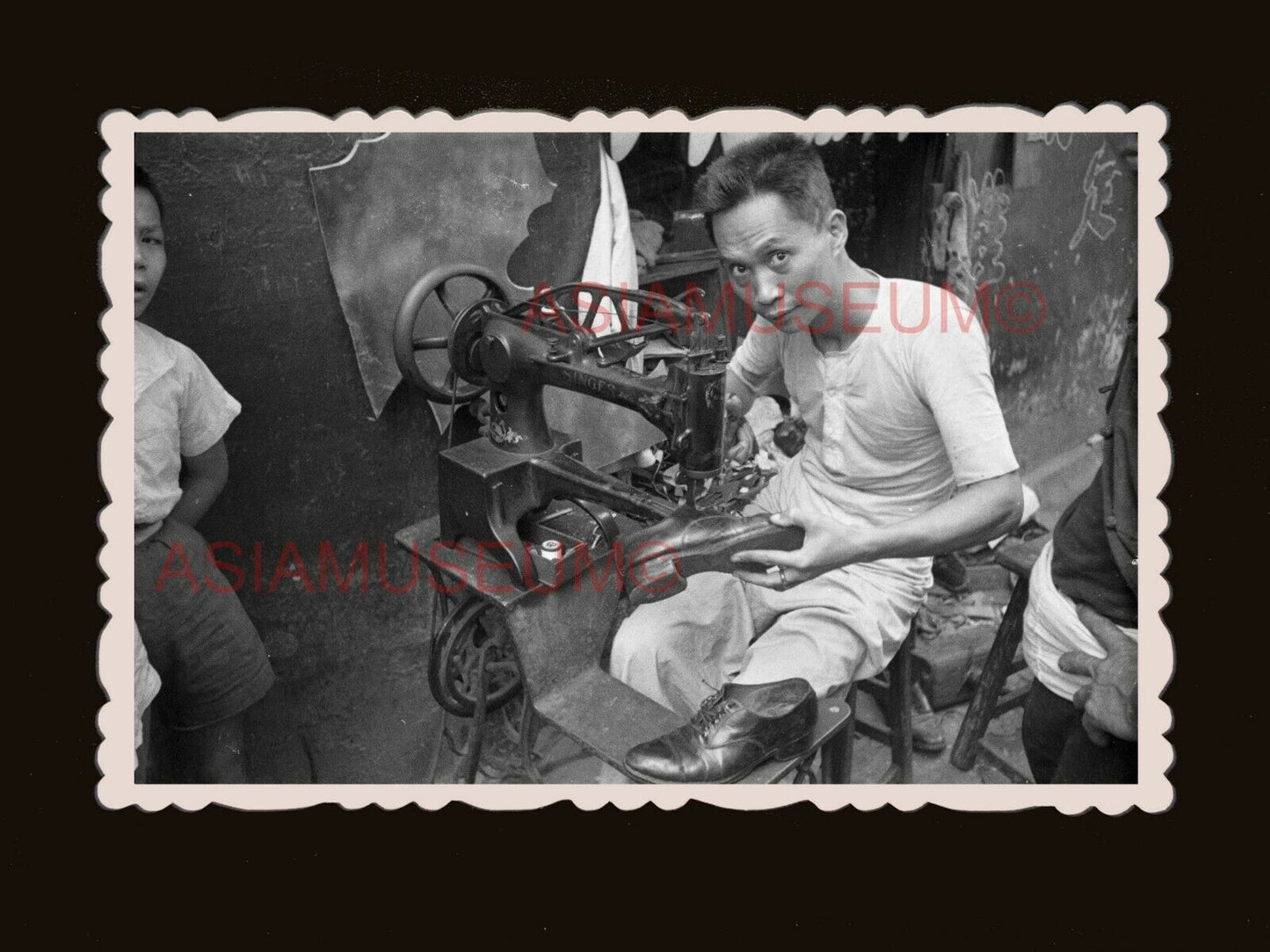 1940's Singer Sewing Machine Repair Shoe Old Hong Kong Photograph 香港旧照片 #3055