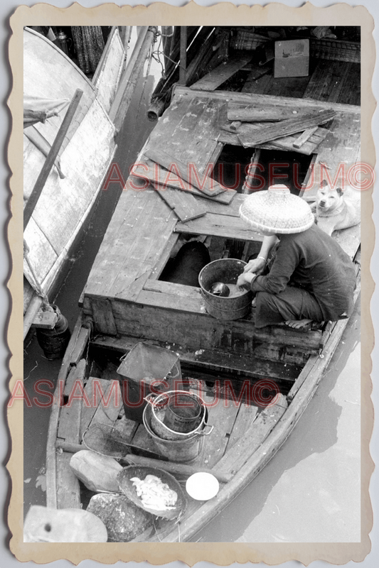 40s MACAU MACAO WOMEN YOUNG LADY COOKING BOAT HOUSE Vintage Photo 澳门旧照片 26440