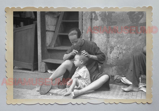 WOMEN BOY BACKSTREET BARBER CUT HAIR  VINTAGE B&W Hong Kong Photo 04938 香港旧照片