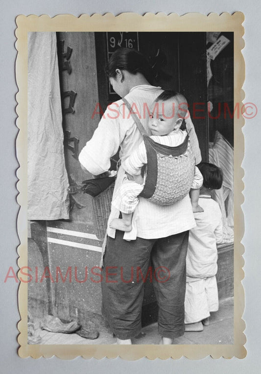 CHILD BOY PORTRAIT WOMEN STREET STORE GIRL Vintage HONG KONG Photo 23373 香港旧照片