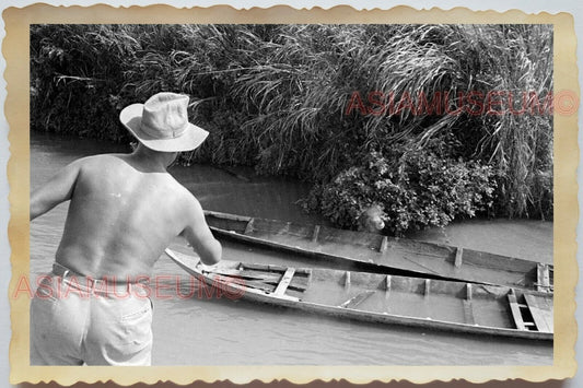 50s Indochina Vietnam Army Soldier Topless Man Boat River War Vintage Photo 1016