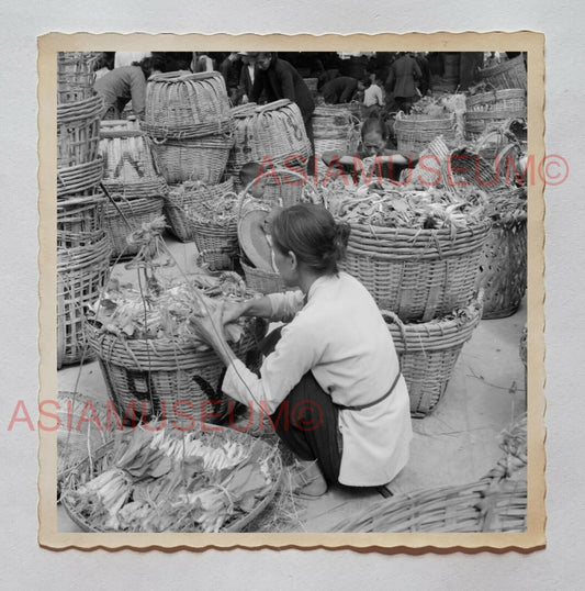 WOMEN MARKET STREET DRIED VEGETABLE SEAFOOD Vintage Hong Kong Photo 27877 香港旧照片