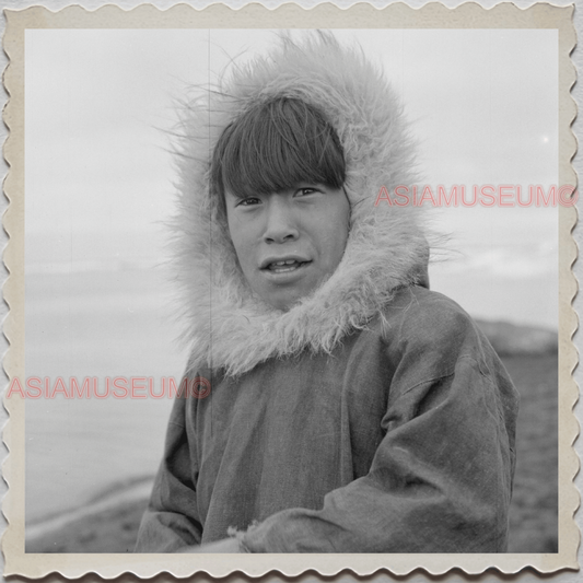 50s UTQIAGVIK NORTH SLOPE BARROW ARCTIC ALASKA BOY ESKIMO VINTAGE USA Photo 7598