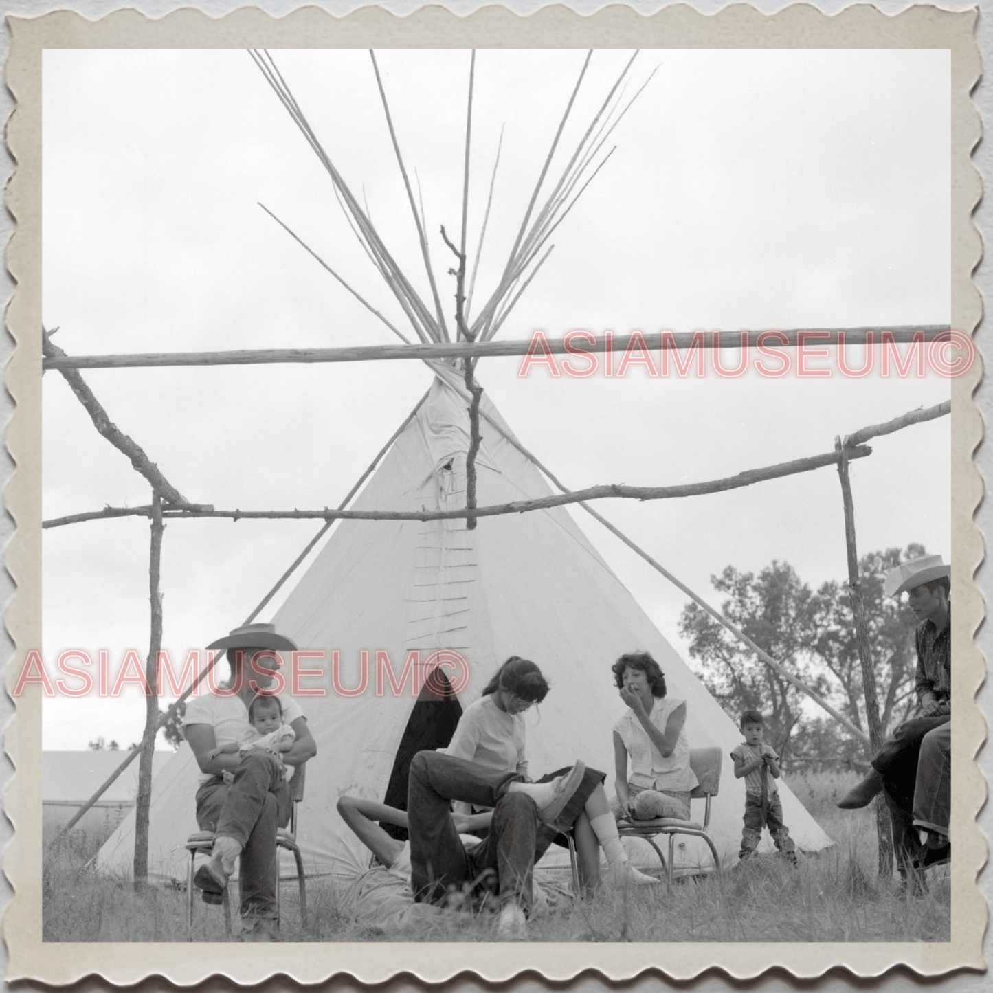 50s CROW TRIBE BIG HORN COUNTY MONTANA AGENCY TIPI WOMEN VINTAGE USA Photo 8746