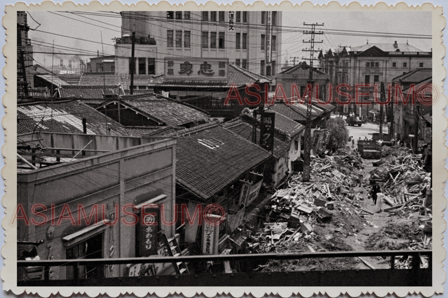 WW2 JAPAN KOBE STREET SCENE  BUILDING ROAD SIGN DESTRUCTION Vintage Photo #18815