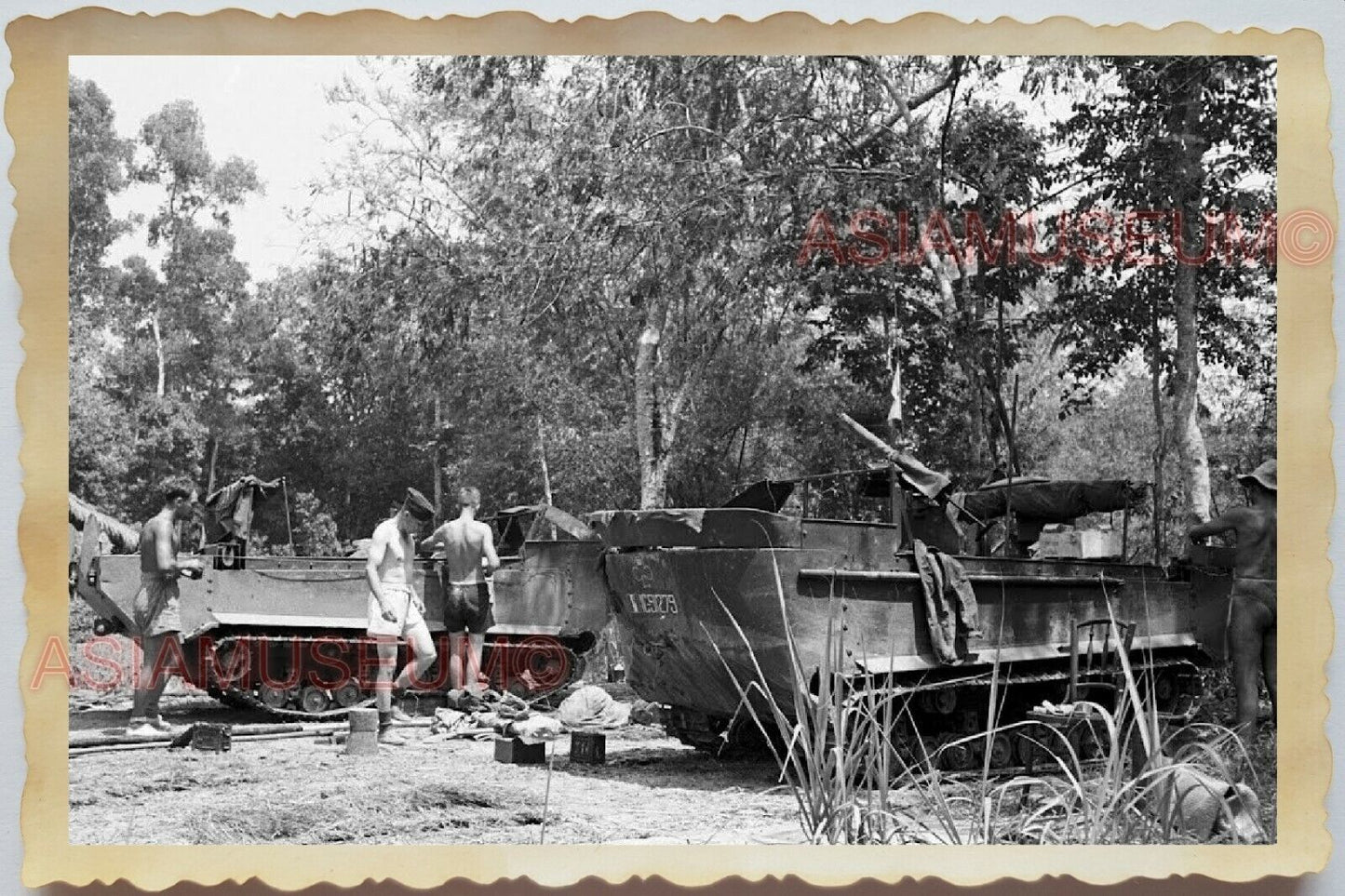 50s Vietnam SAIGON TANK TOPLESS ARMY SOLDIER MAN GAY VILLAGE Vintage Photo 1407