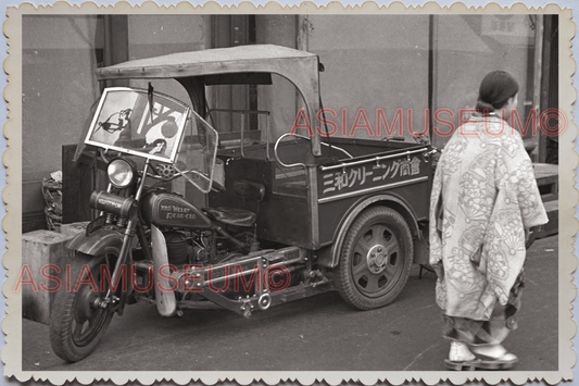 WW2 1950s JAPAN KOBE TRADITIONAL  KIMONO WOMEN MOTOR STREET Vintage Photo 7274