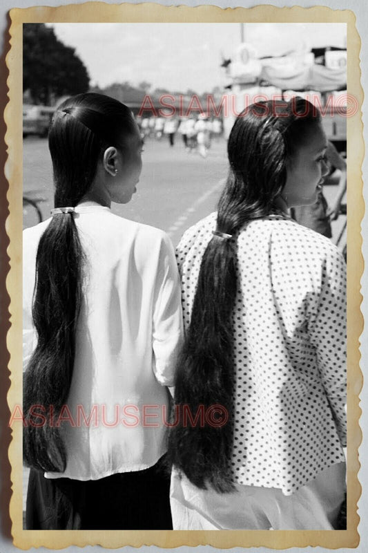 50s Vietnam SAIGON STREET SCENE YOUNG GIRL LADY LONG HAIR OLD Vintage Photo 903