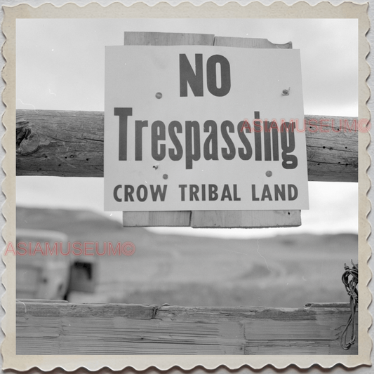 50s CROW TRIBE MONTANA MISSOURI RIVER NATION VILLAGE SIGN VINTAGE USA Photo 8455