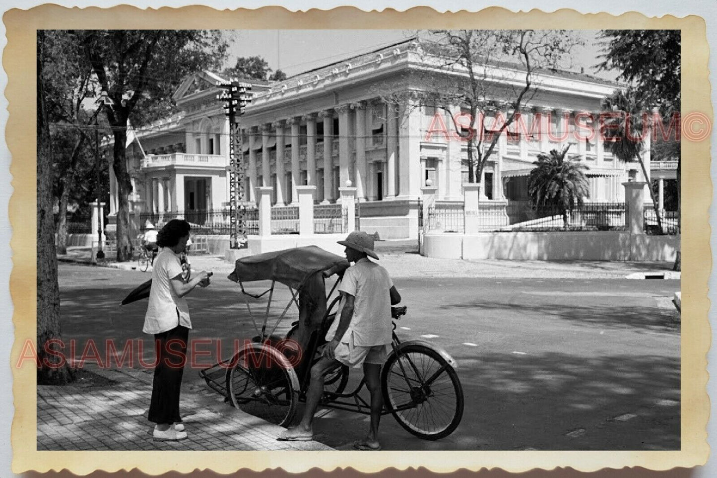 WW2 Vietnam War Saigon Trishaw Women Man Building Ho Chi Minh Vintage Photo #798