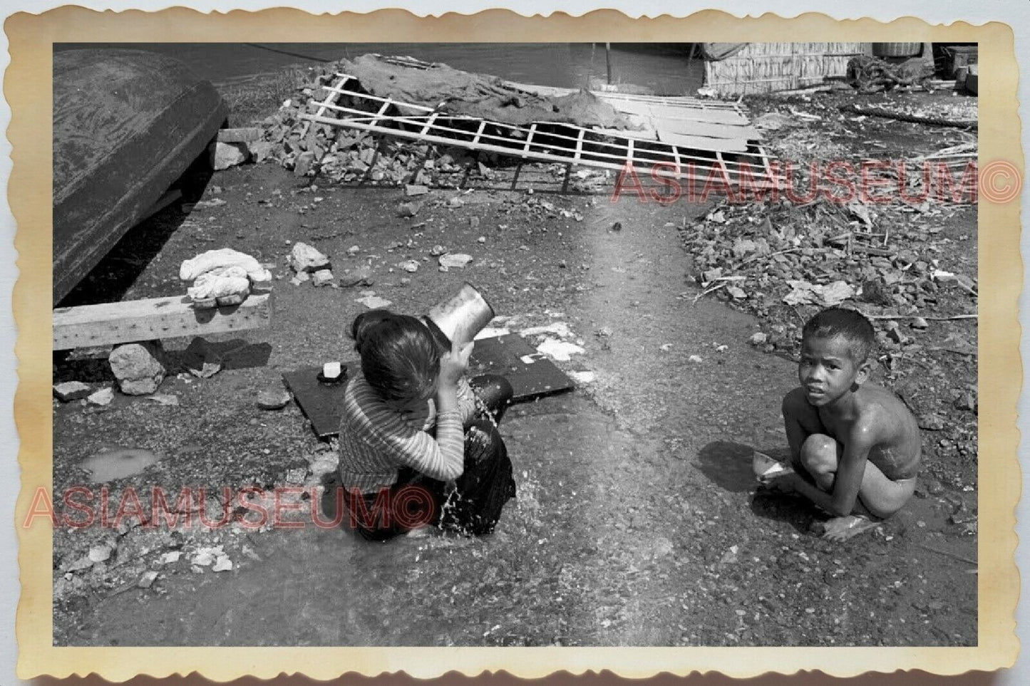 50s Vietnam Saigon Women Lady Street Scene Children Boy Wash Vintage Photo 855