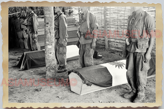 40s WW2 Vietnam FRENCH VIETNAMESE ARMY FALL COFFIN FLAG WAR Vintage Photo 26052