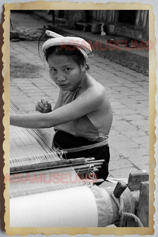 50s Vietnam SAIGON FABRIC FACTORY TRIBE WOMEN WEAVING CLOTHES Vintage Photo 944