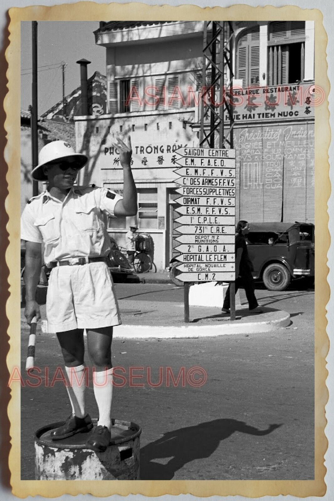 50s Vietnam SAIGON STREET SCENE TRAFFIC POLICE SHOP ROAD SIGN Vintage Photo 406