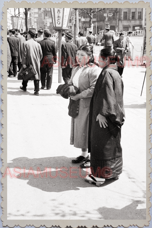 40s WW2 JAPAN TOKYO WOMEN LADY STREET SCENE KIMONO SHOP STORE Old Photo 25417