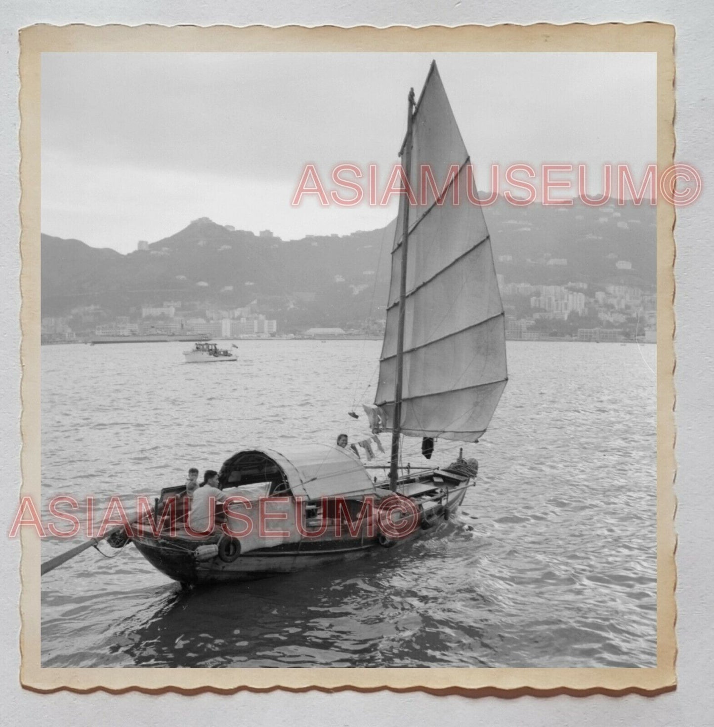 Sampan Boat House Women Sail Victoria Harbor Vintage Hong Kong Photo 香港旧照片 27321