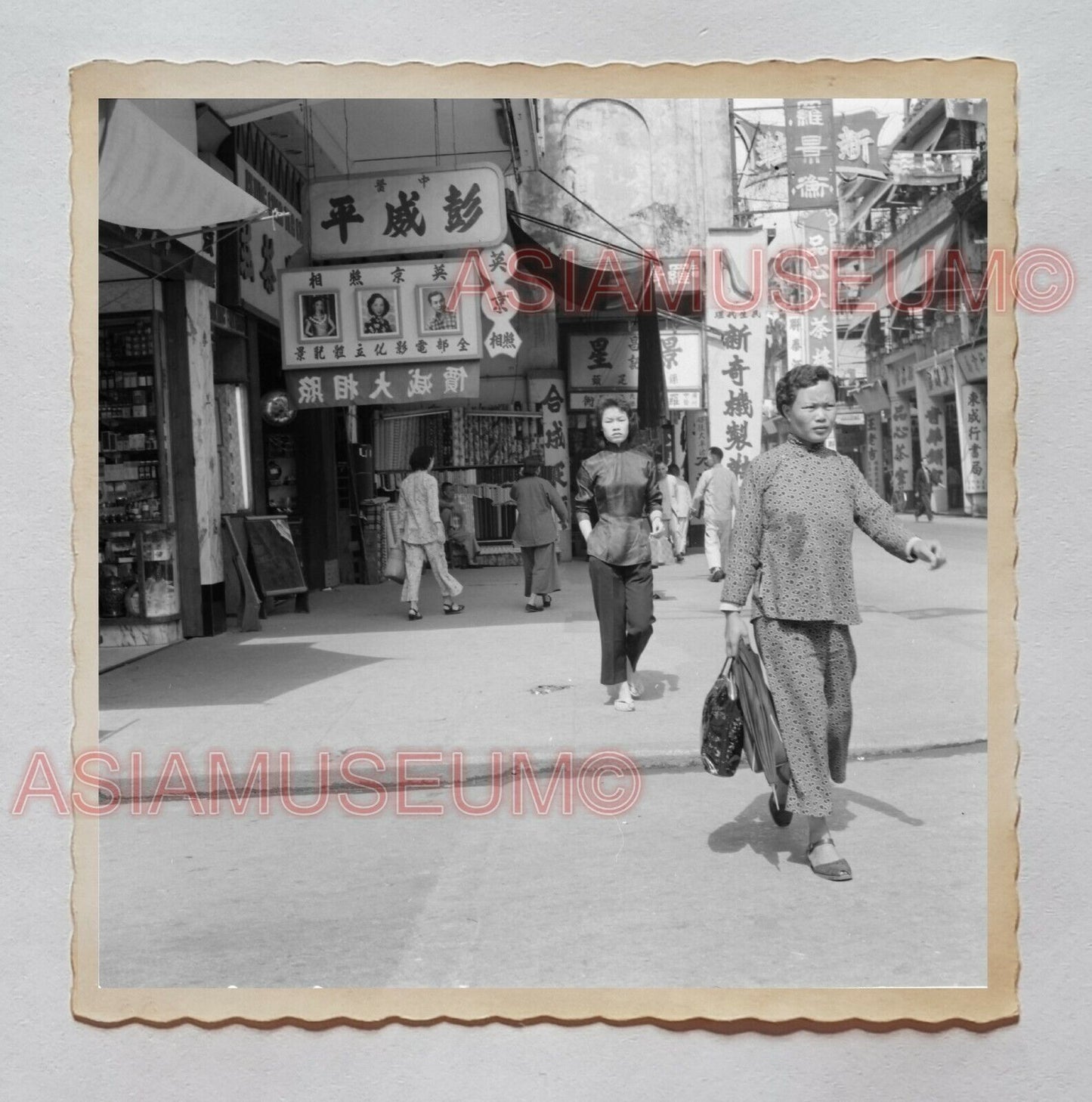 Women Lady Central Des Voeux Road Building Shop Hong Kong Photograph 香港旧照片 30377