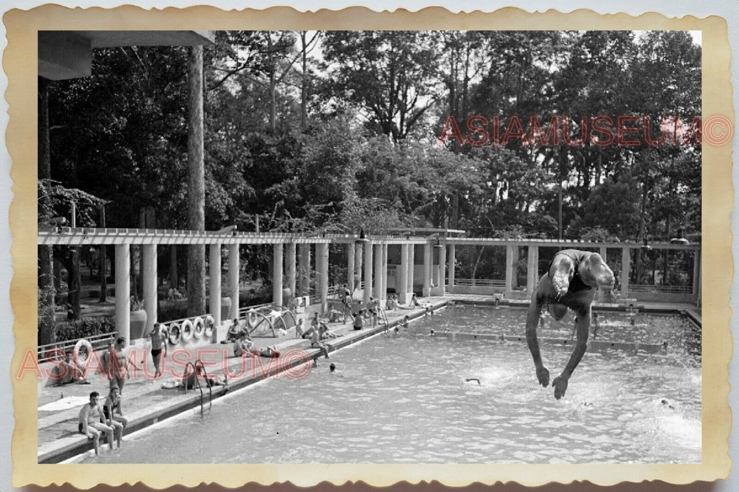 50s Vietnam SAIGON HO CHI MINH SWIMMING POOL DIVING TOPLESS Vintage Photo #1608