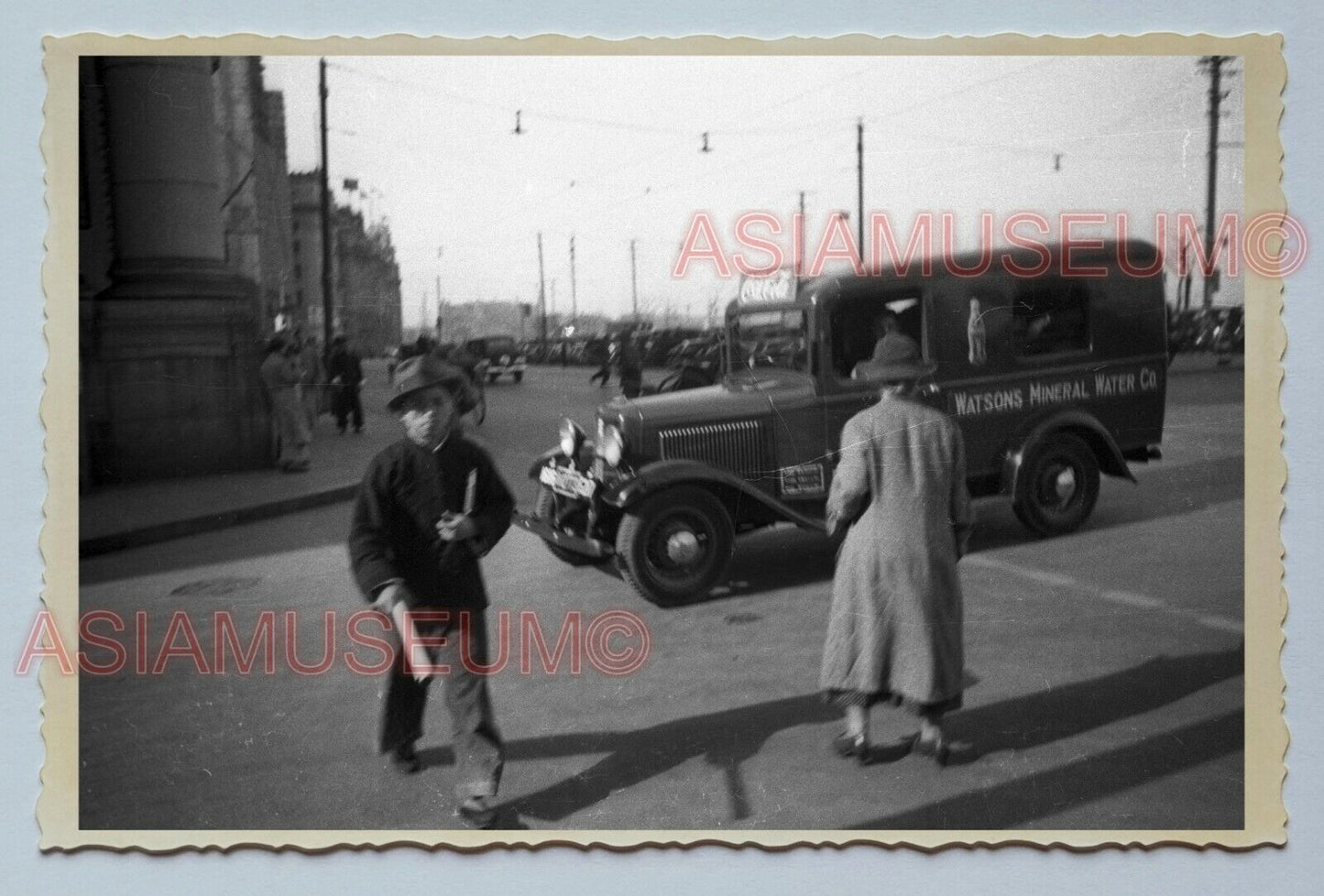 WW2 NEWSPAPER SELLER CAR STREET SCENE Vintage China SHANGHAI Photo 3327 中国上海老照片