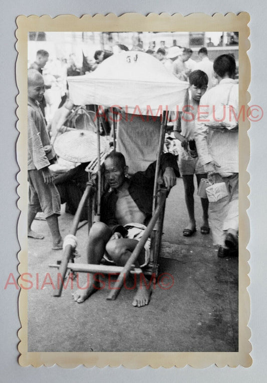 SEDAN CHAIR MAN REST PORTRAIT STREET Vintage HONG KONG Photograph 04046 香港旧照片