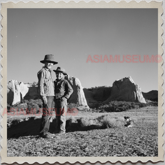 50s WINDOW ROCK NAVAJO NEW MEXICO ARIZONA BOY DOG DESERT VINTAGE USA Photo 10896