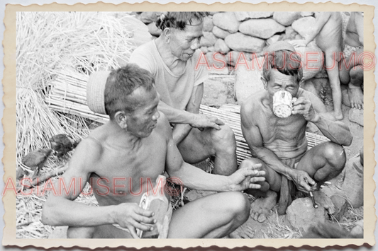 50s PHILIPPINES MOUNTAIN TRIBE IGOROT MEN HUNTING TOOLS FOOD Vintage Photo 24115