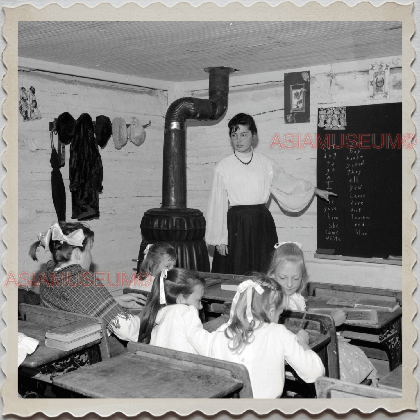 50s VIRGINIA CITY STOREY NEVADA RENO TEACHER CLASSROOM BW VINTAGE USA Photo 8542