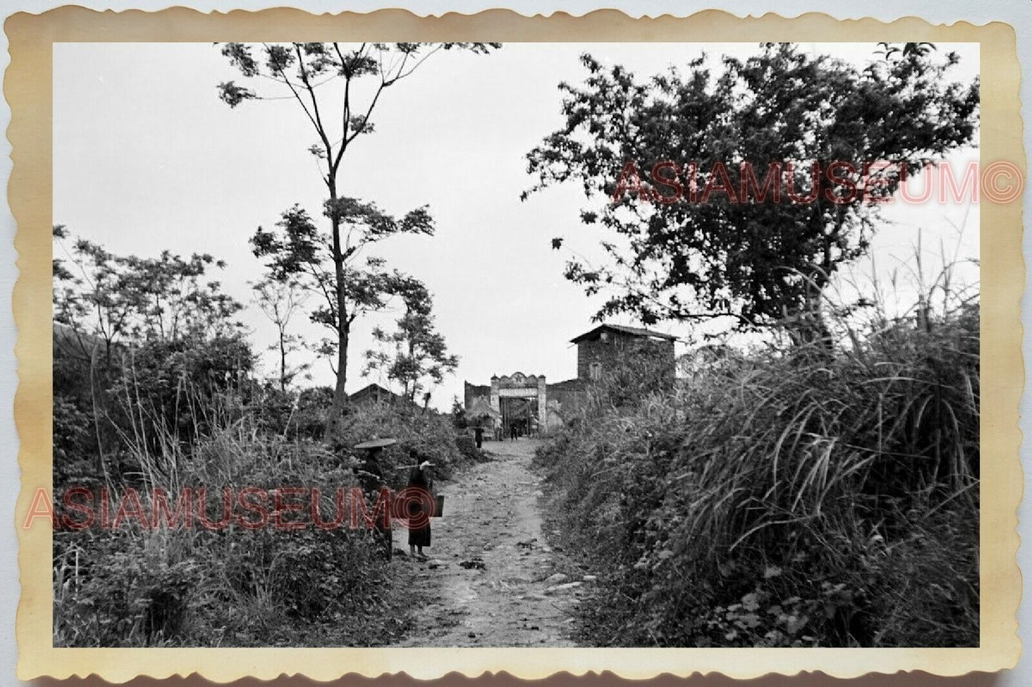 50s Vietnam SAIGON VILLAGE HOUSE HUT WOMEN CHILDREN BOY WAR Vintage Photo 1716